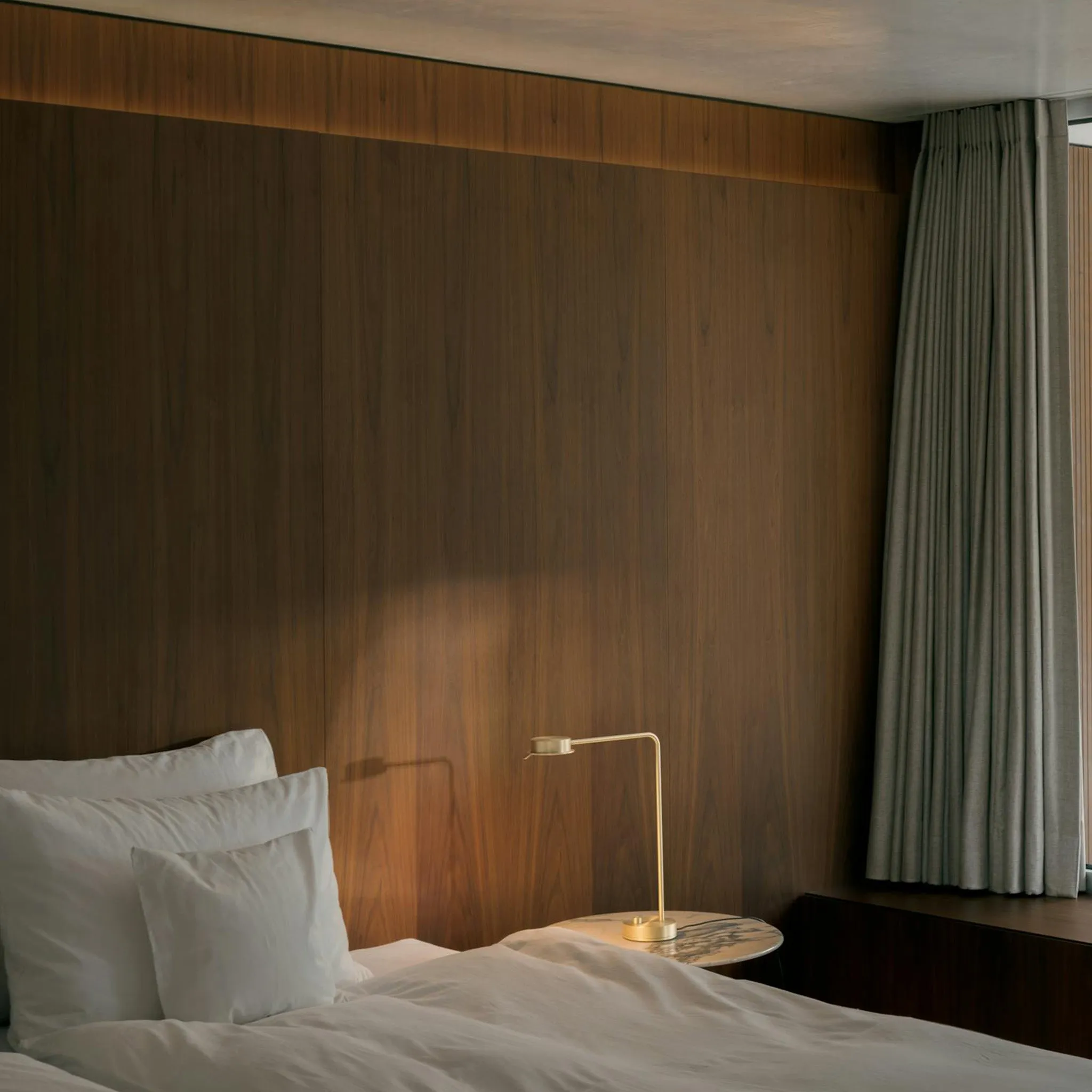 w102 Chipperfield Table Lamp