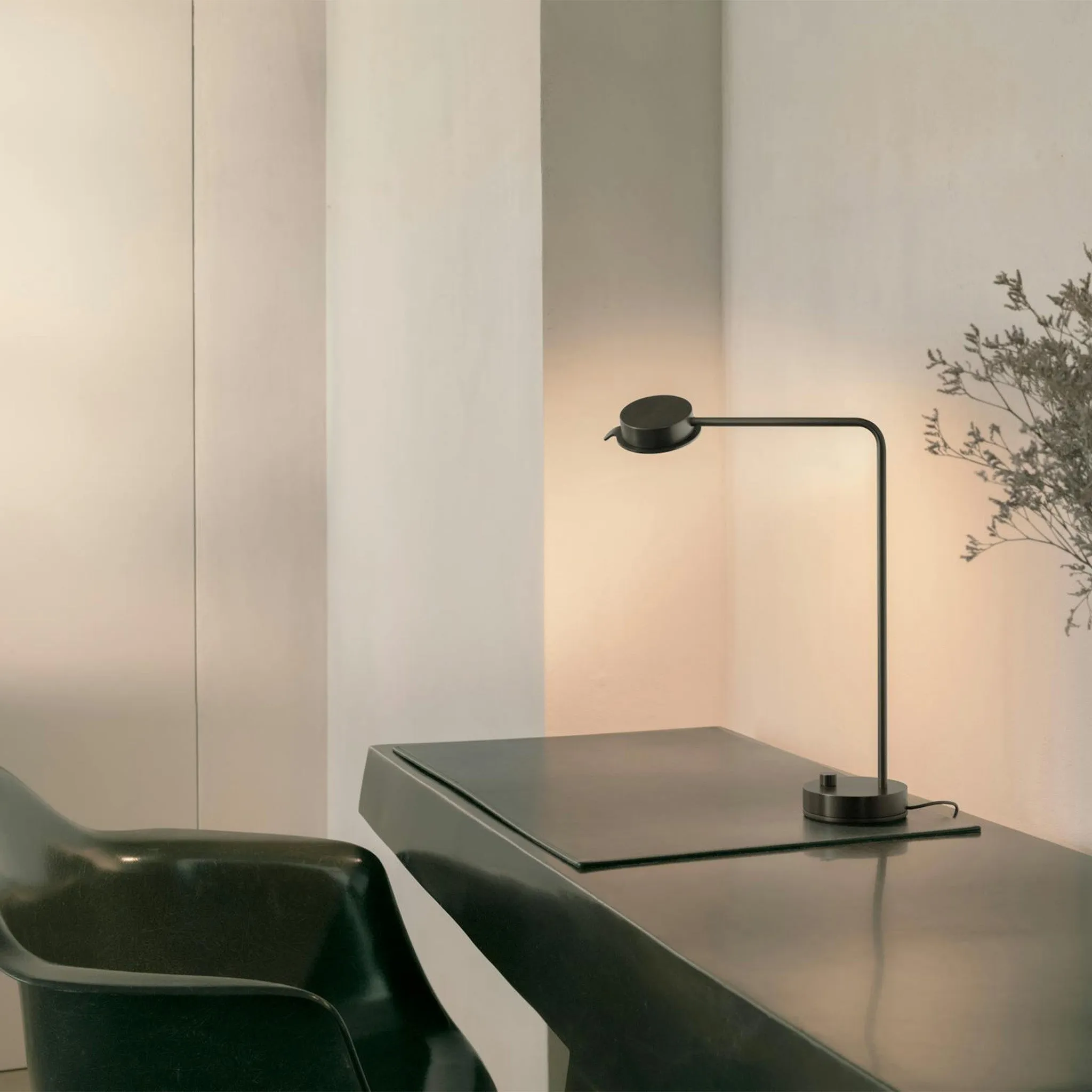 w102 Chipperfield Table Lamp